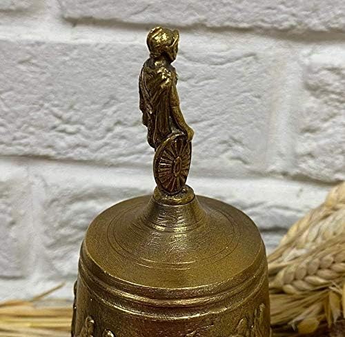 Kolekcionarno ukrasno zvono napravljeno od patinirane brončane rimske. Visoko umjetnički komad bronzanih bacanja i umjetnički obrađeni